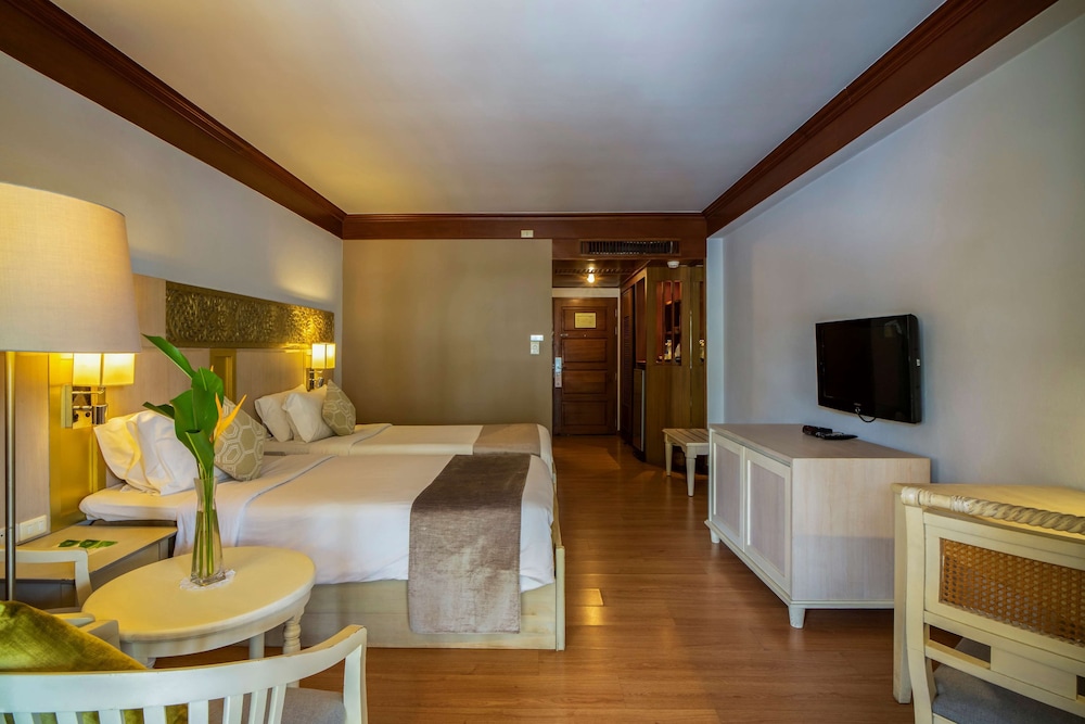 Deluxe Room, 2 Twin Beds, Balcony, Sea Facing - Photo 6