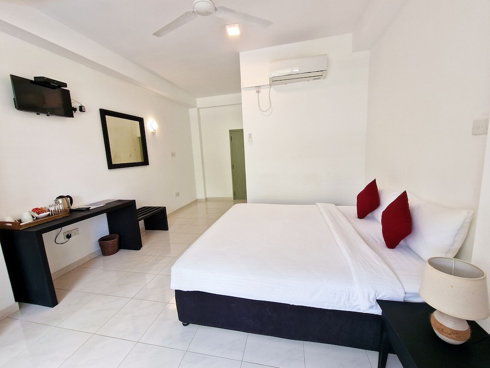 Deluxe Double Room, 1 King Bed, Terrace, Pool View photo 3