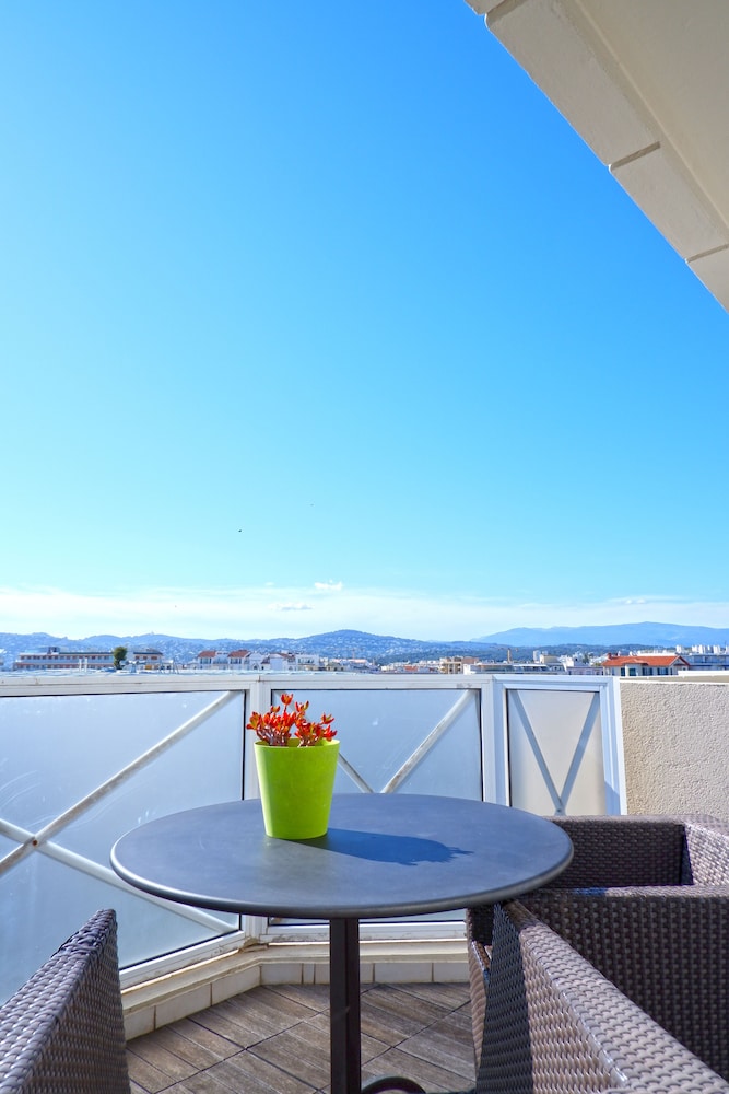 Room, 1 Queen Bed, Balcony, City View (Balcony)