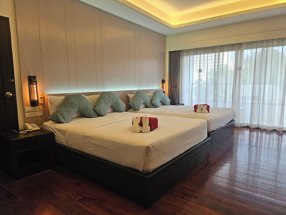 Deluxe Chalet with Garden View Triple