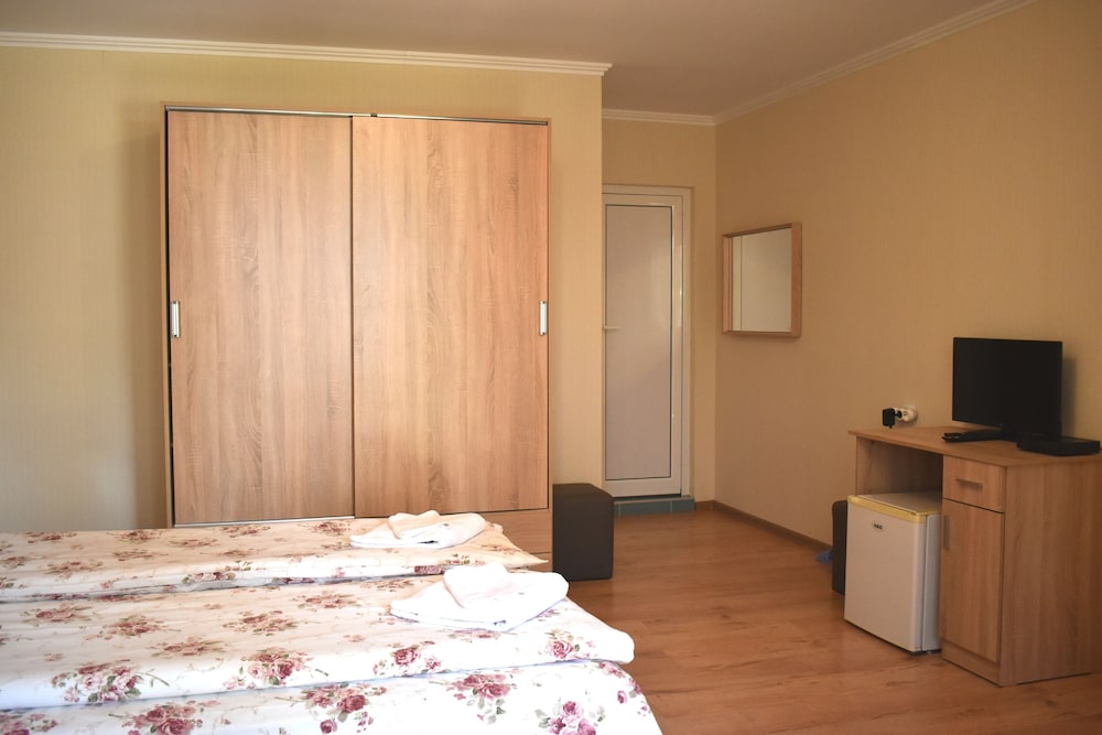 Classic Quadruple Room photo 2