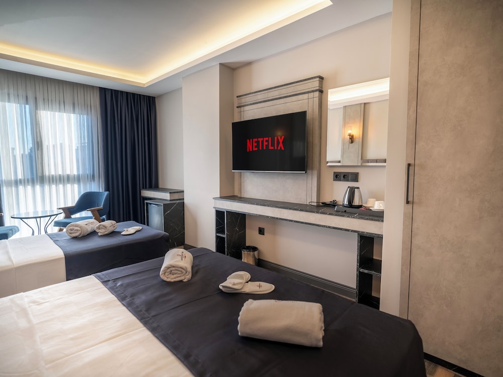 Superior Twin Room, City View photo 1