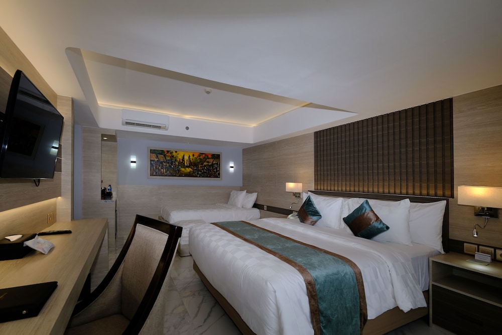 Family Room, Non Smoking, City View photo 3