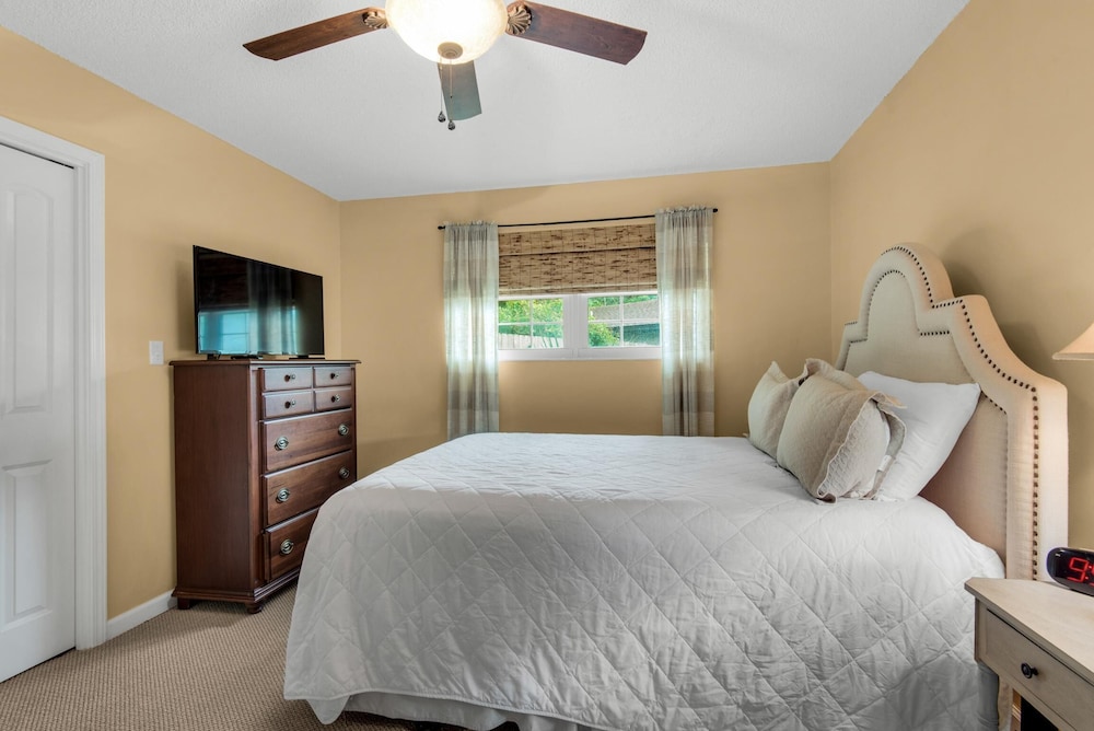 House, Multiple Beds (You, Me and The Sea) photo 1