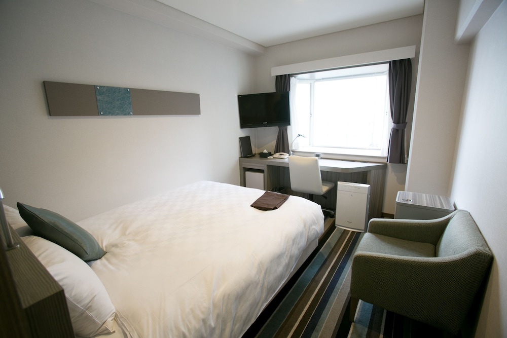Small Double Room - Non-Smoking, Lounge Access and Complimentary Light Breakfast Included photo 3