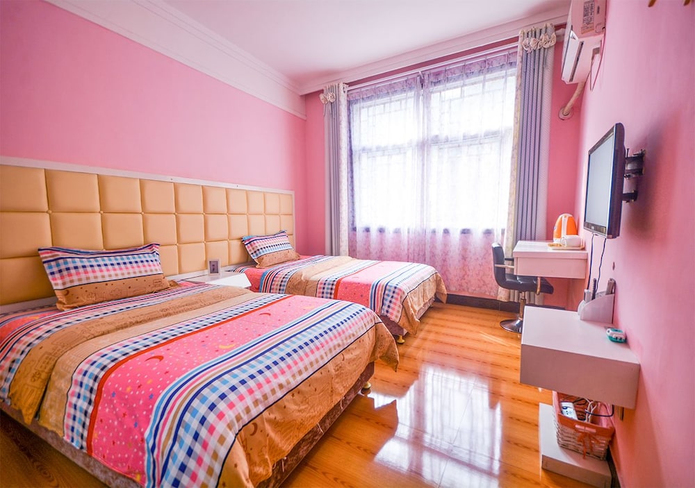 Basic Double Or Twin Room, Multiple Beds, Non Smoking, Garden View photo 2