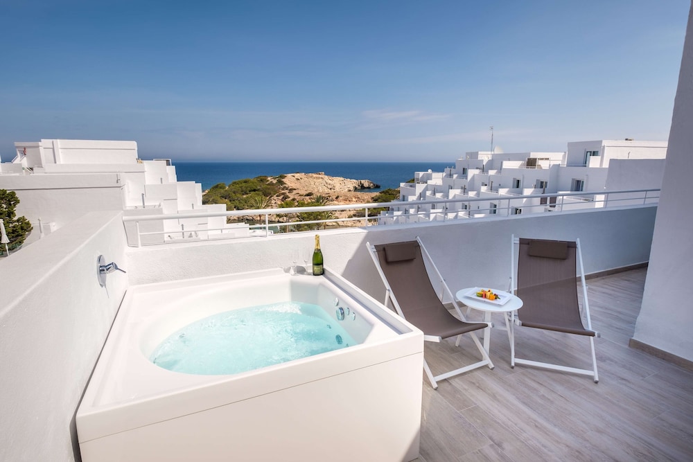 Deluxe Room, Hot Tub, Sea View photo 3