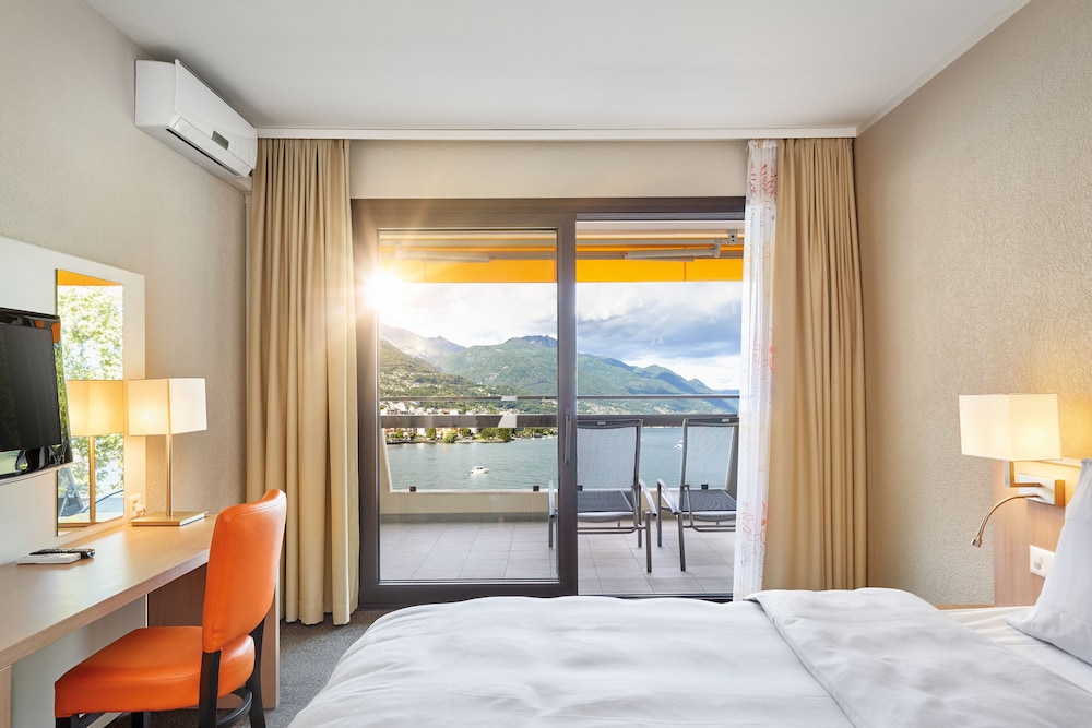 Suite, Lake View