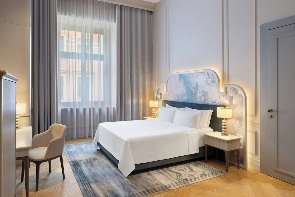 Junior Suite, 1 King Bed - Photo 4