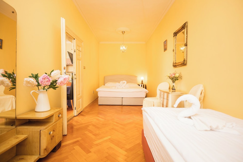 Exclusive Apartment, 2 Bedrooms, Kitchenette, Garden Area