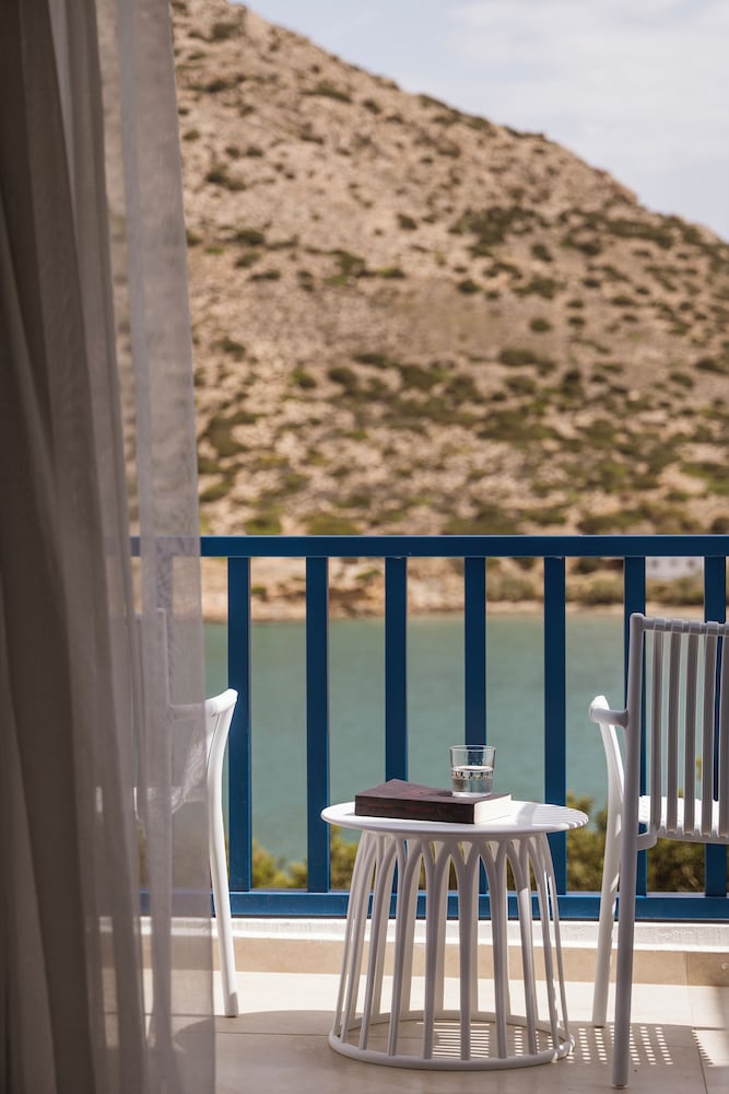 Superior Two Bedroom Suite with Sea View - Photo 4
