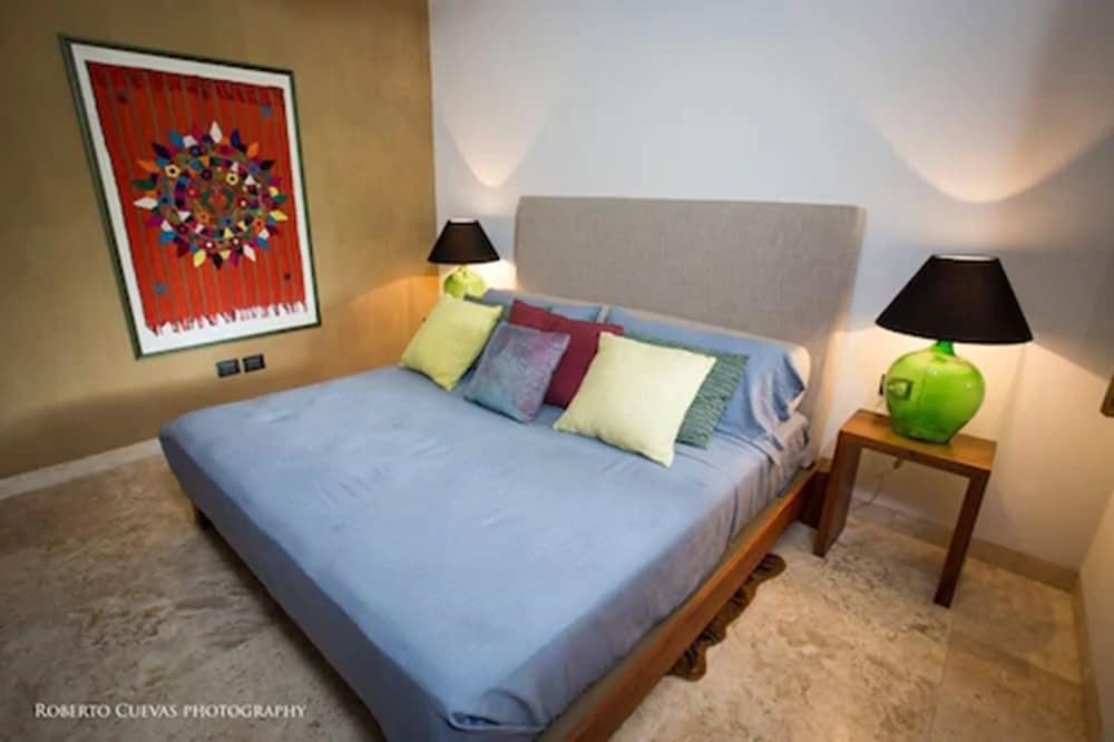 Studio, 1 King Bed, Mountainside photo 2
