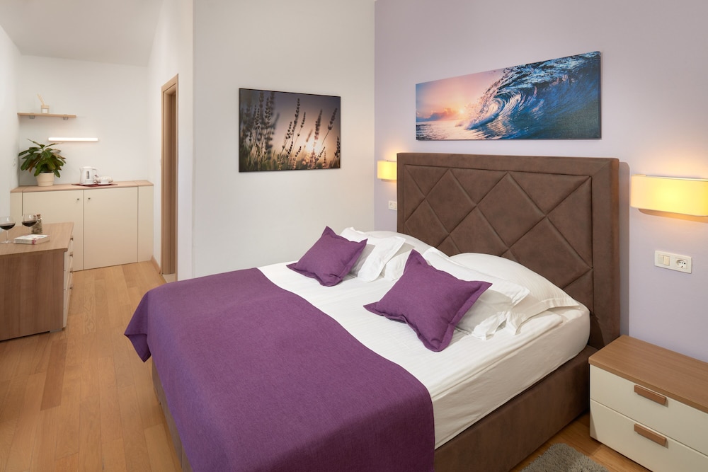 Comfort Double Room, 1 Queen Bed, Garden View, Ground Floor photo 2