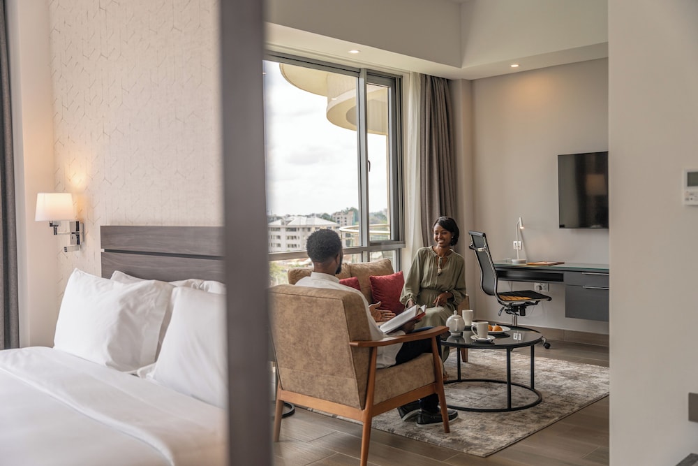 Suite, 1 Bedroom, Balcony (1 King, High Floor) photo 3