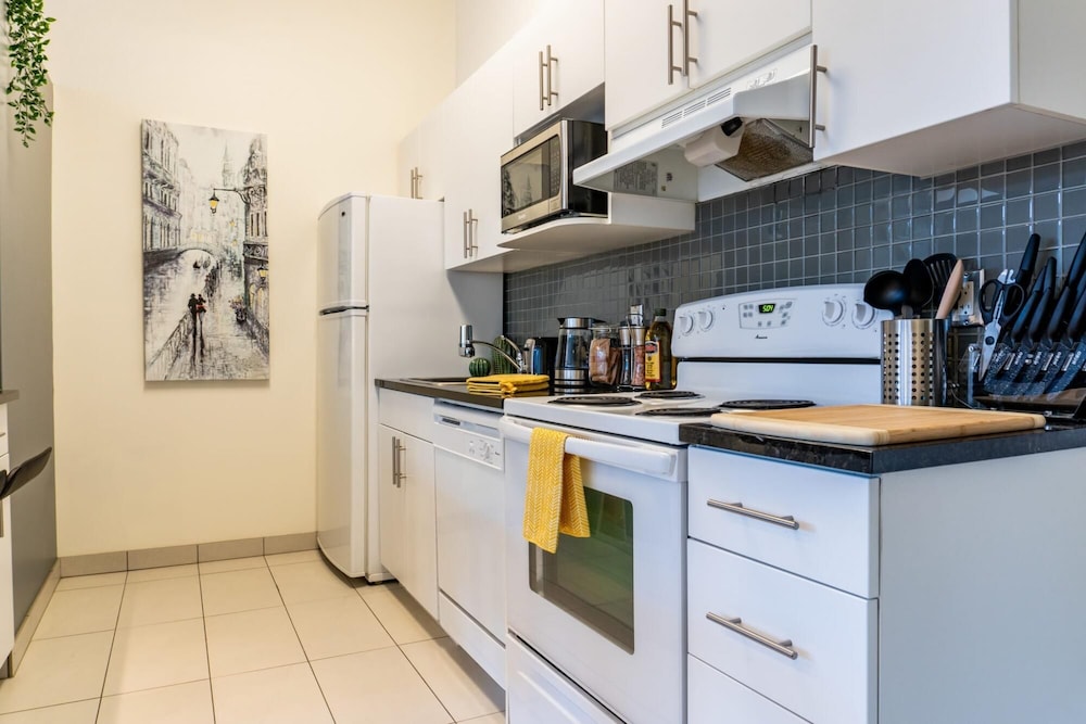 Comfy DT Loft w Parking Rooftop Patio BBQ Gym, 写真 23