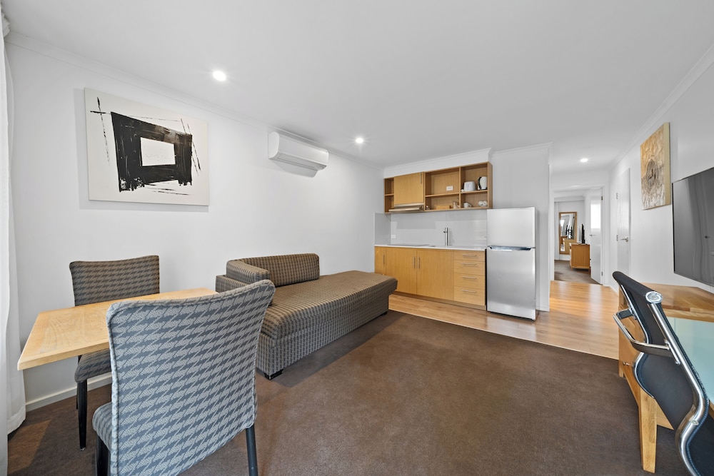 1 Bedroom Twin Apartment photo 3