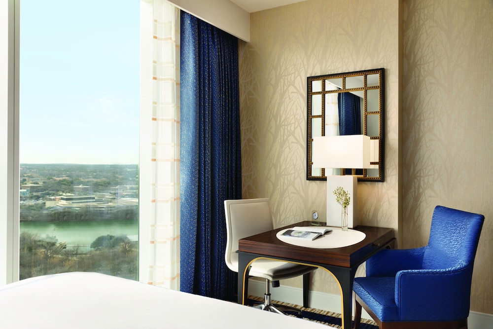 Deluxe Room, 2 Queen Beds thumbnail 5