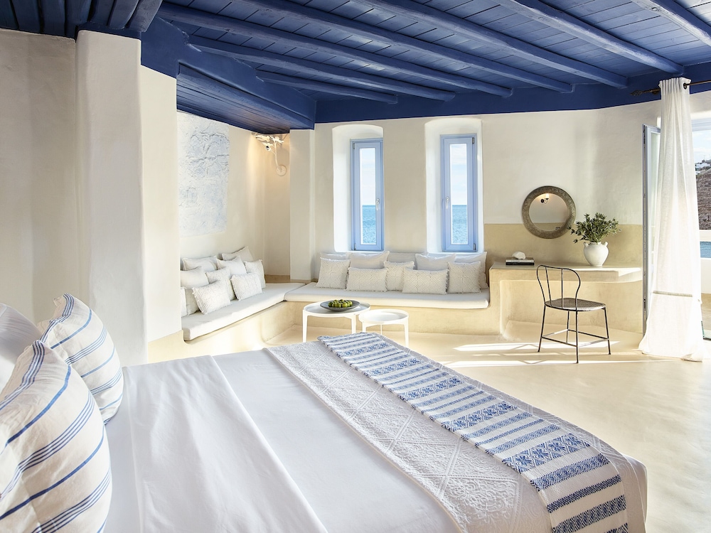 Island Blu Villa with Private Pool