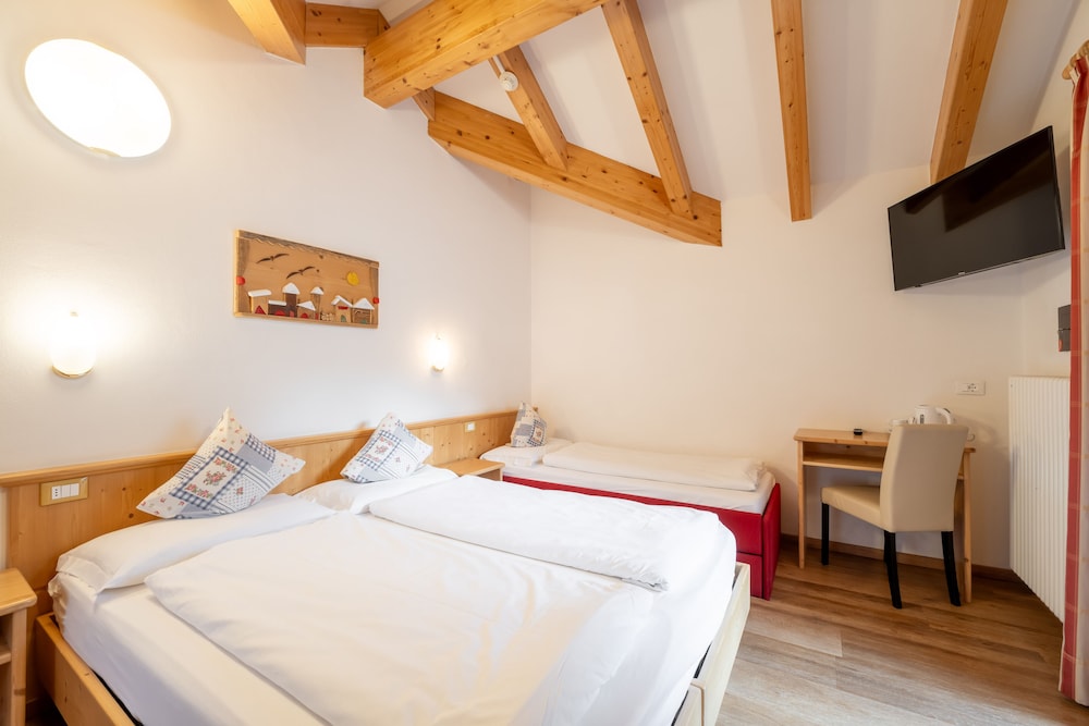 Standard Quadruple Room, Mountain View - Photo 8