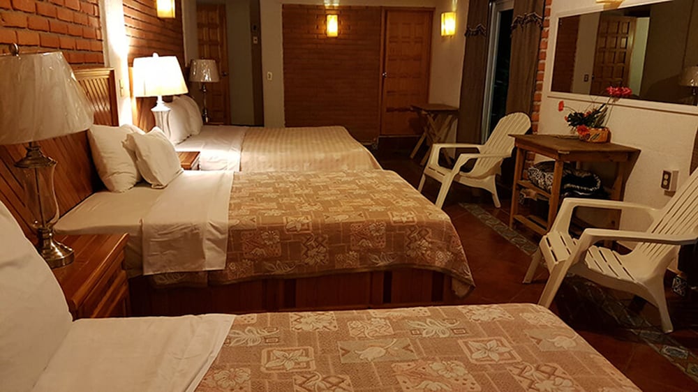 Triple Room, Multiple Beds, Non Smoking photo 1