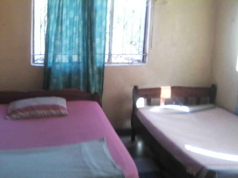 Basic Quadruple Room, 2 Double Beds, Non Smoking photo 1