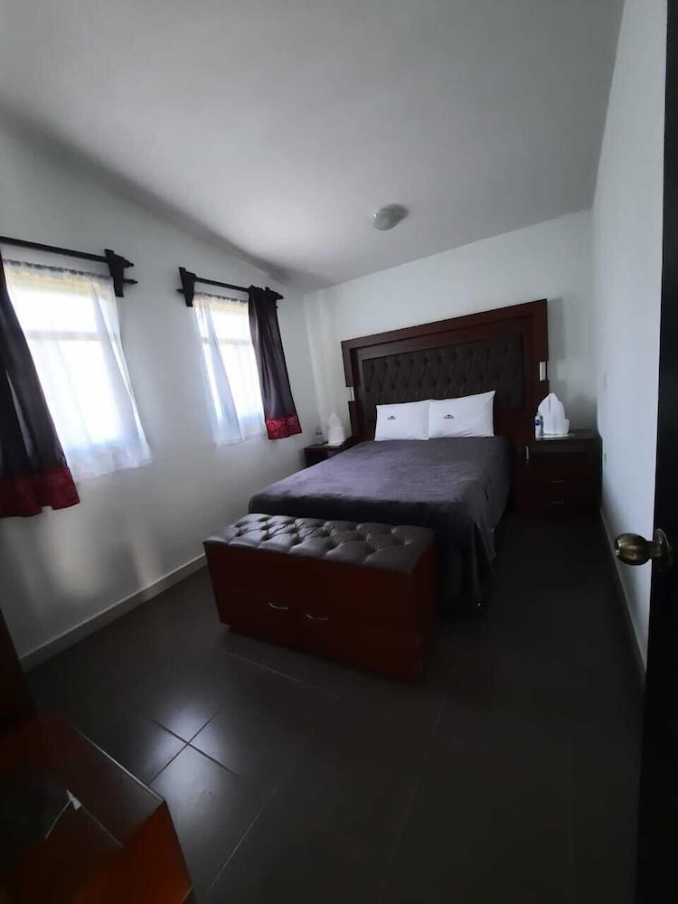 Suite, 2 Bedrooms, Balcony, Annex Building photo 3