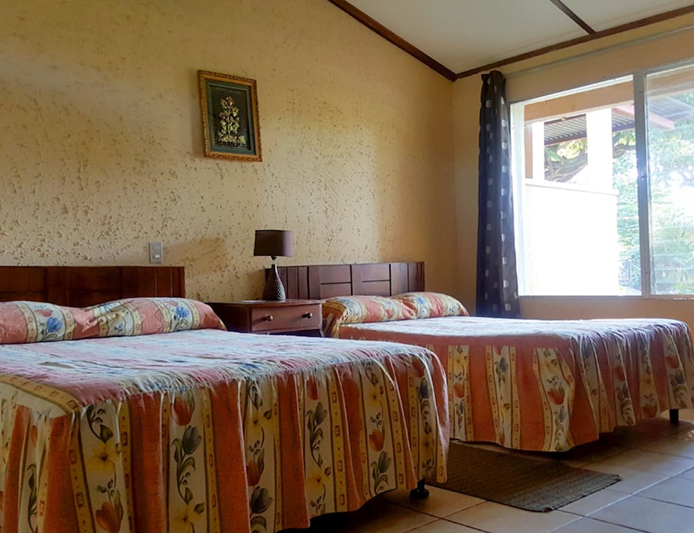 Basic Double Room, 2 Double Beds, Non Smoking photo 2