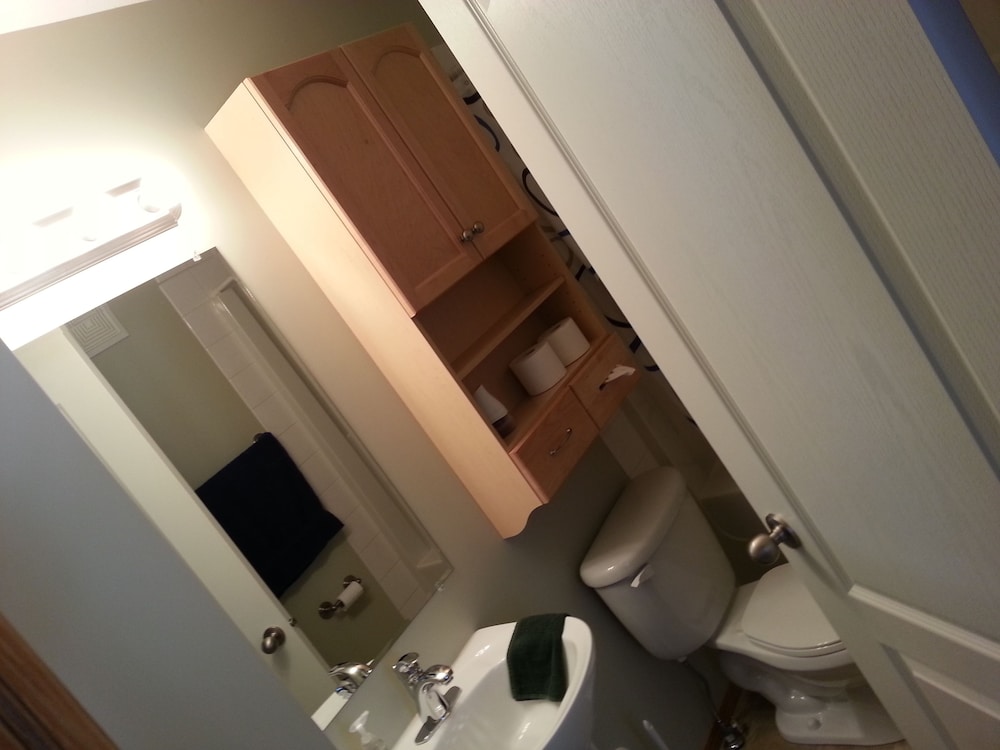 Suite, 3 Bedrooms, 2 Bathrooms photo 3