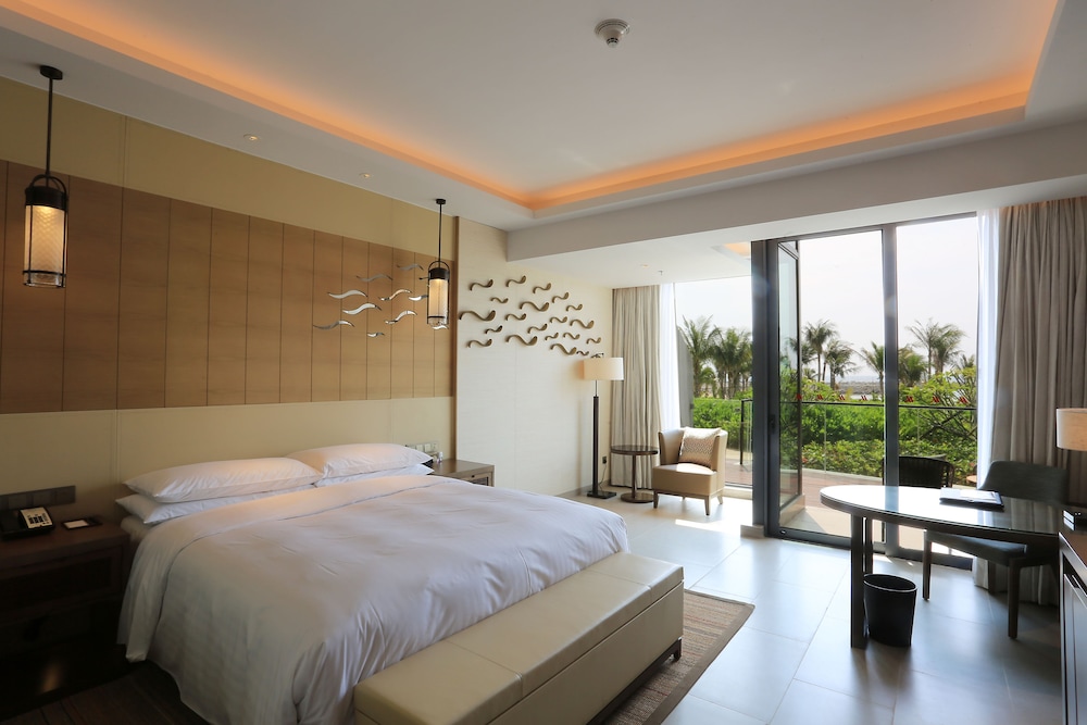 Room, 1 King Bed, Tower photo 2