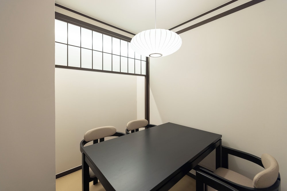 Cinema Hot Spring Suite photo 3