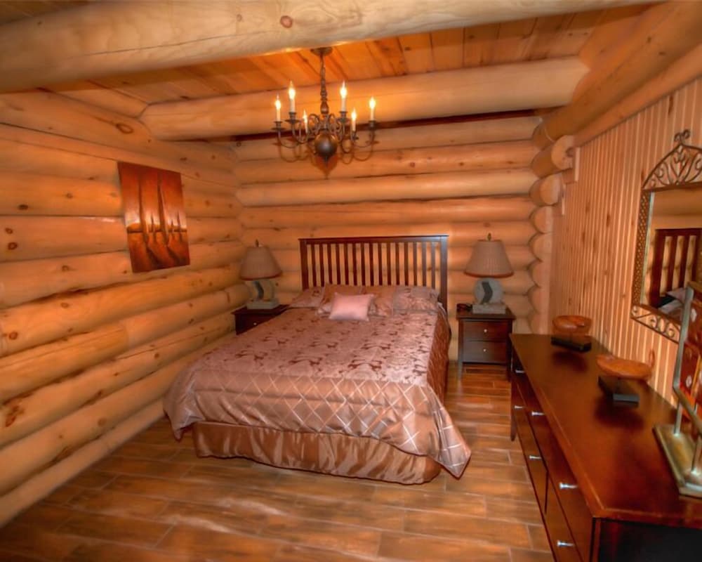 Deluxe Chalet, Ensuite, Courtyard View photo 1