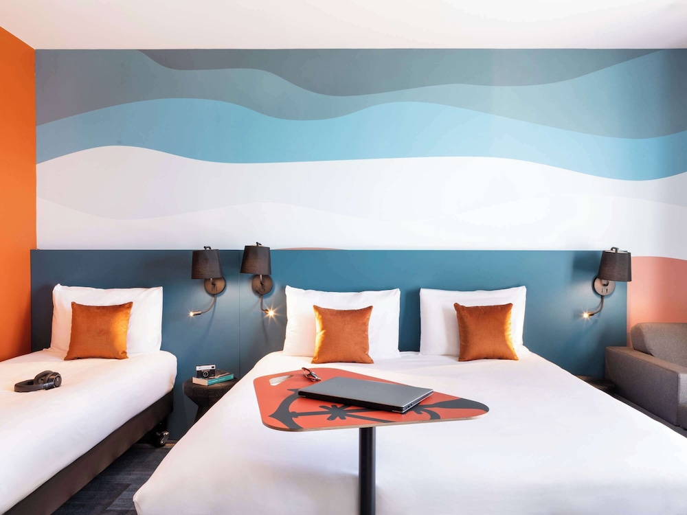 Premium Room, 1 Double Bed with Sofa bed - Photo 10