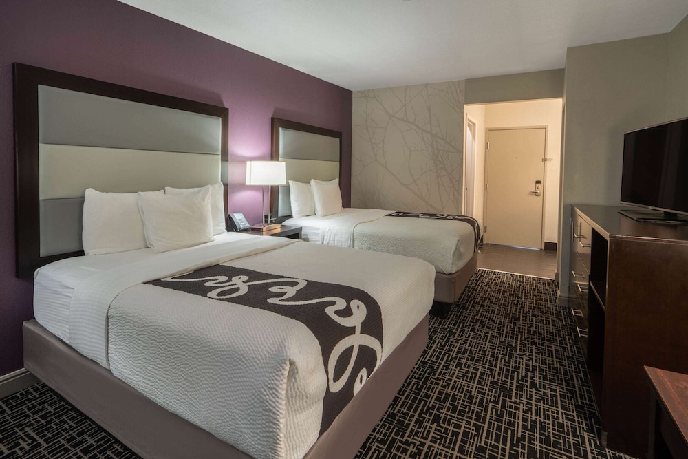 2 Queen Beds, Non Smoking, Refrigerator & Microwave