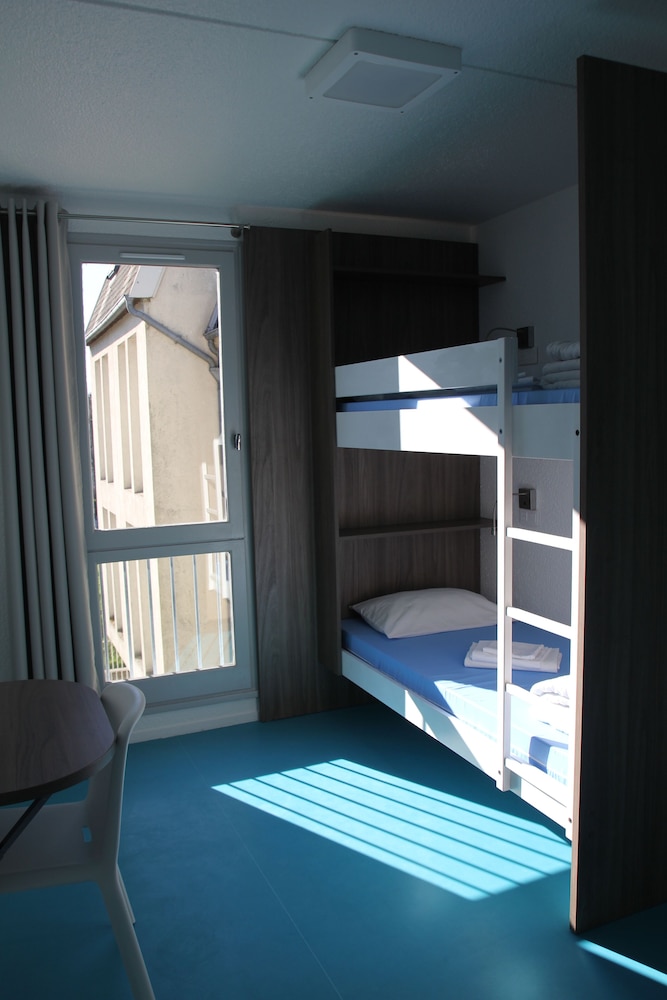 Shared Dormitory, Women only