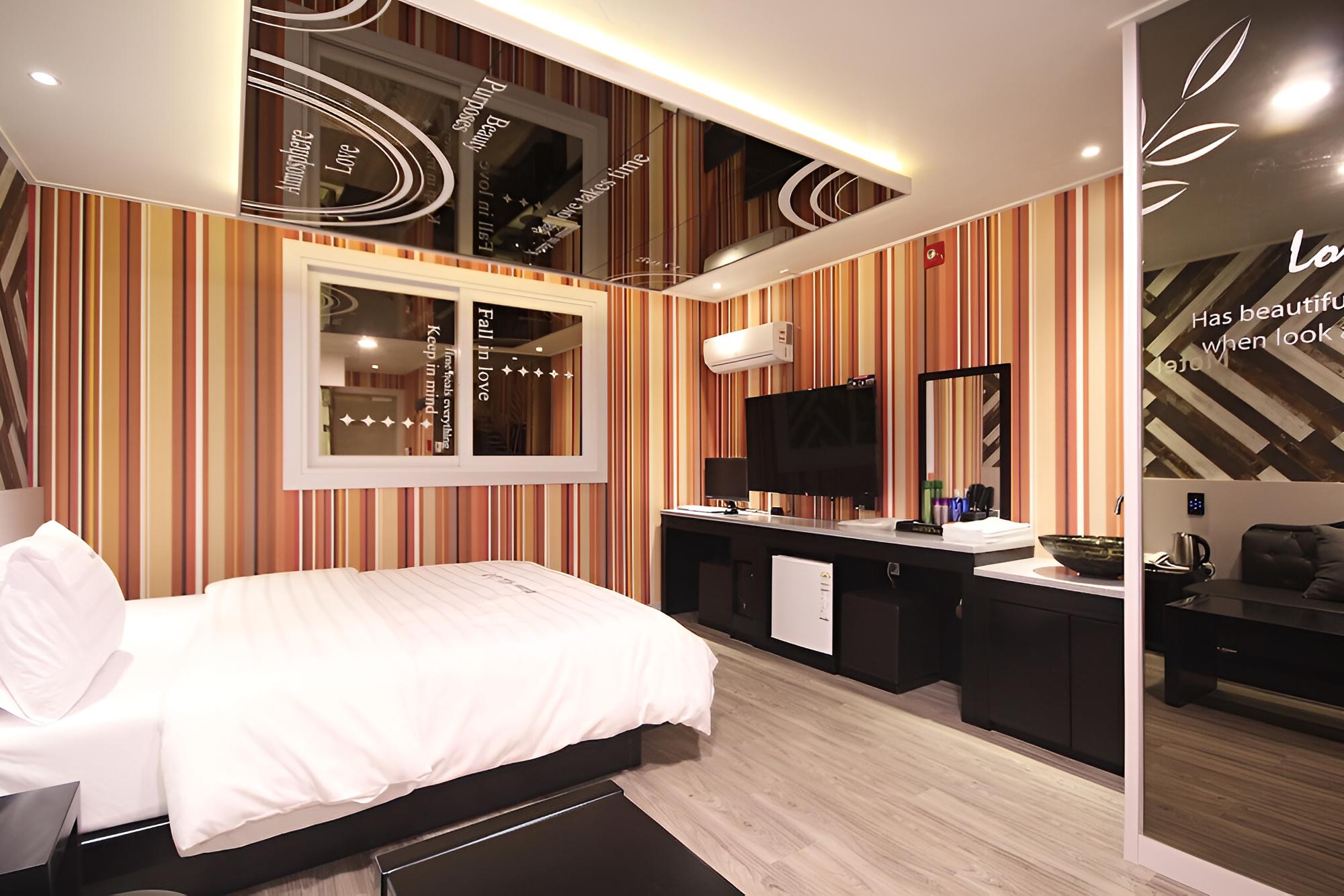 Room (Standard Room) - Photo 2