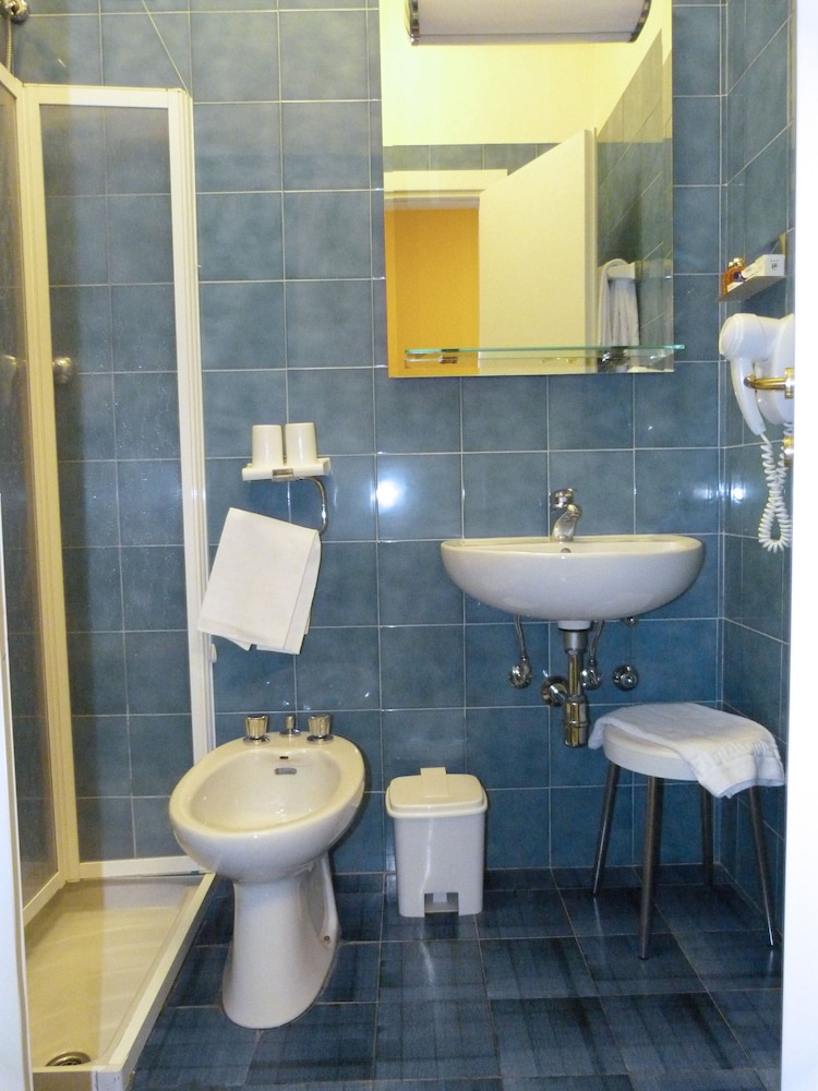 Economy Double Room - Photo 5