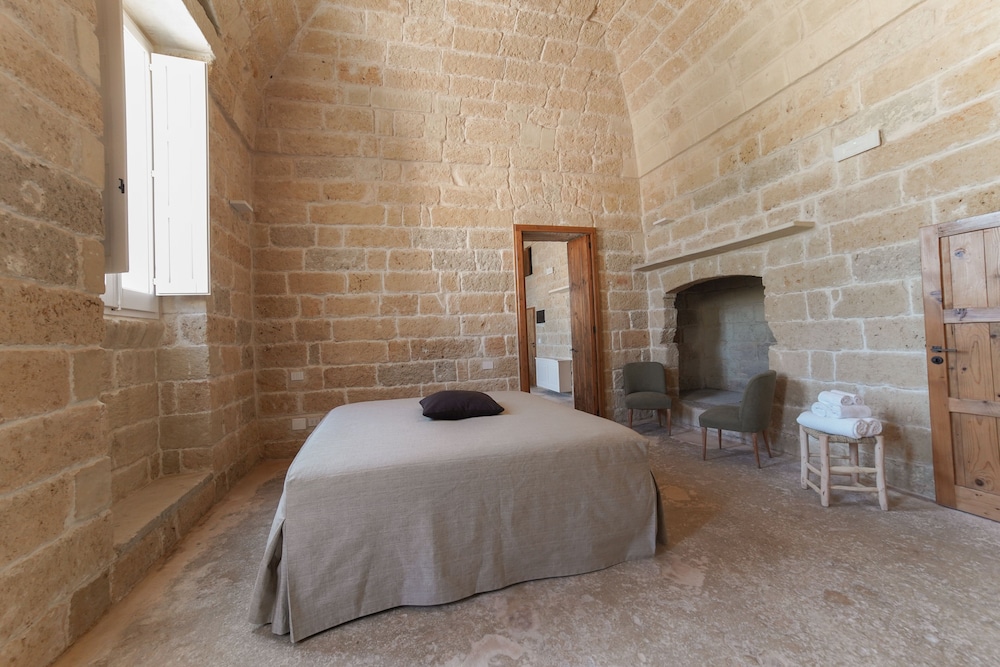 Suite - Photo 10