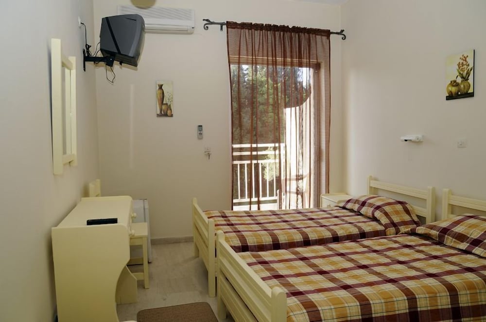Standard Twin Room - Photo 10