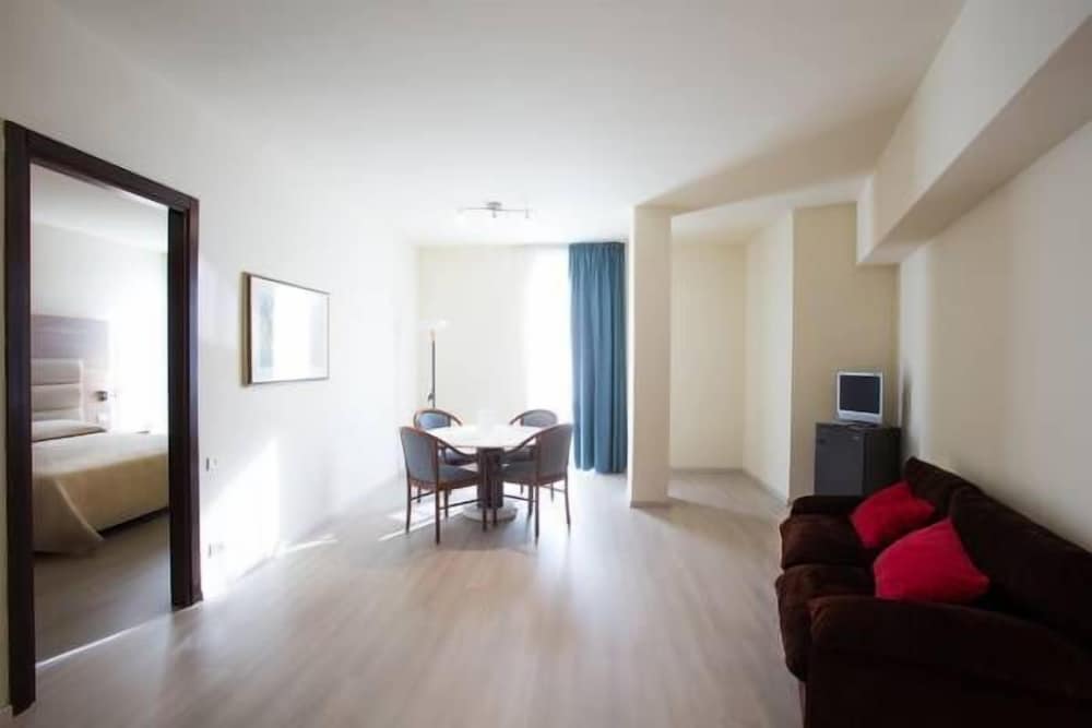 Double Or Twin Room - Photo 4