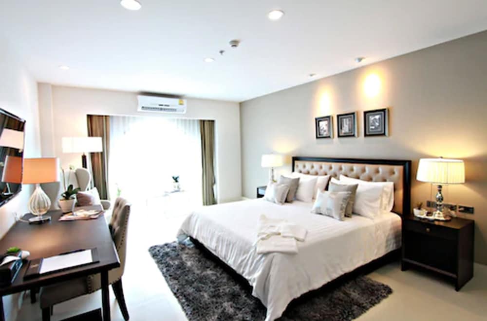 Cabana Room