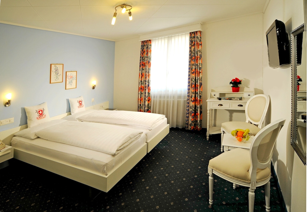 Standard Double or Twin Room - Photo 6