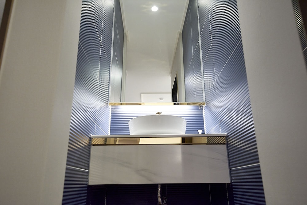 Premium Double Room - Photo 8