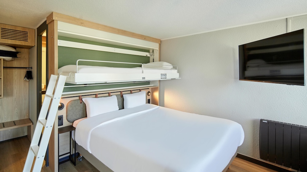 Standard Room, Multiple Beds - Photo 1