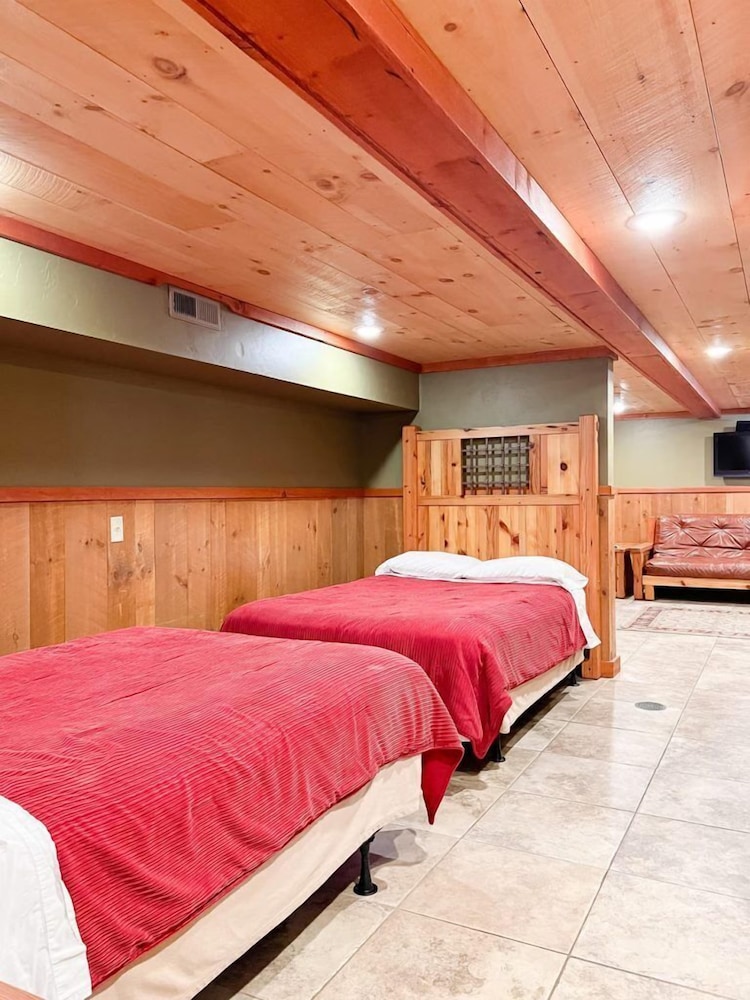 Economy Twin Room photo 2