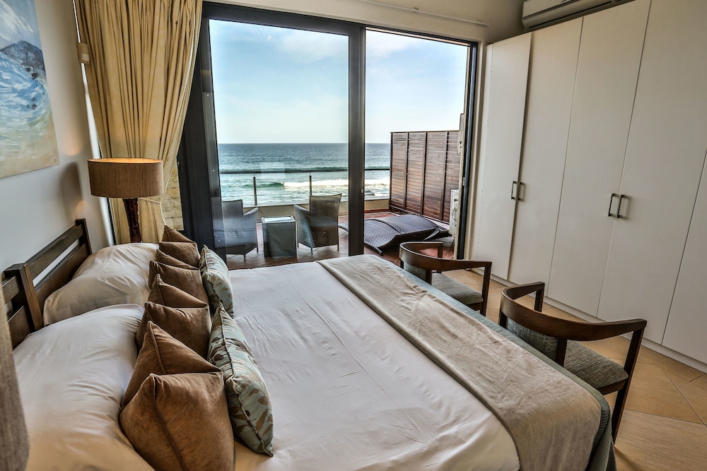 Superior Room, 1 King Bed photo 3
