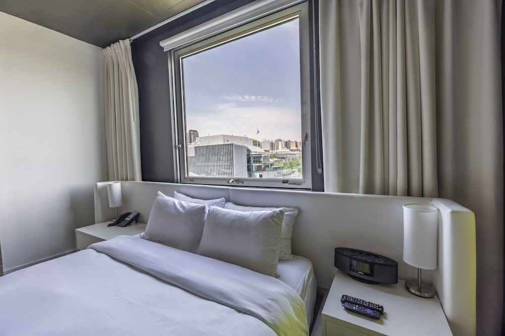 Standard Room, 1 Queen Bed (Hip) - Photo 3