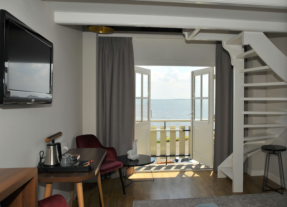 Suite, 2 Twin Beds, Non Smoking (with Sofabed) - Photo 3