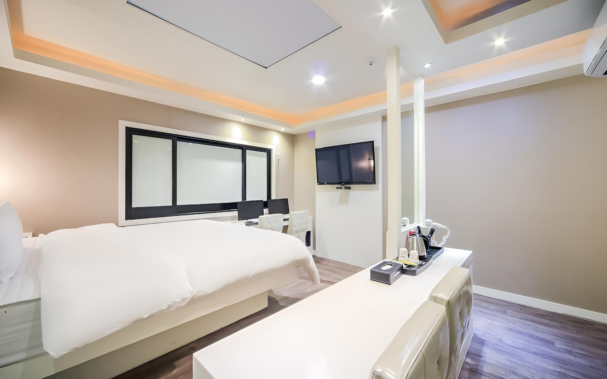 Room (Standard room) - Photo 21