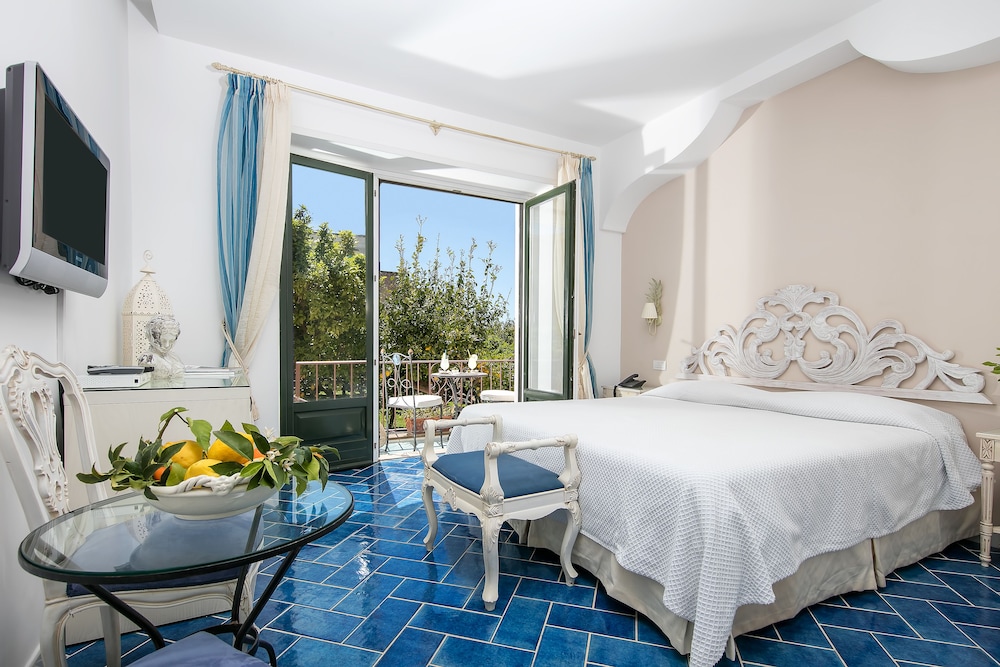 Deluxe Double Room, 1 Double or 2 Twin Beds, Balcony, Garden View