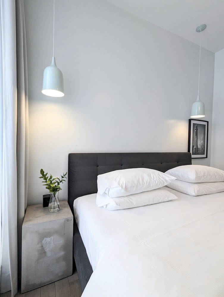 City Suite, 1 Queen Bed with Sofa bed, Kitchenette, Corner photo 3